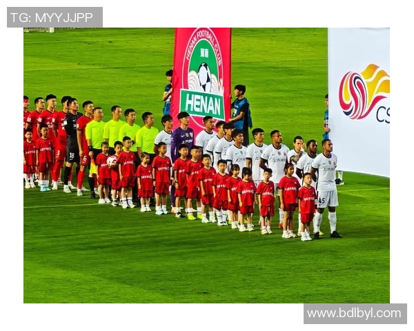 足球痞帅的魅力与风格解析如何在球场上展现个性与实力