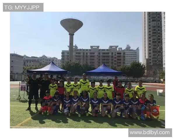 足球队冠军之路揭秘：从艰辛训练到辉煌荣誉的背后故事